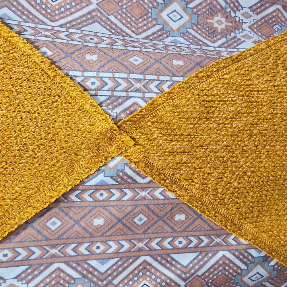 3/$15 Geometric Patterned Top - Picture 4 of 9